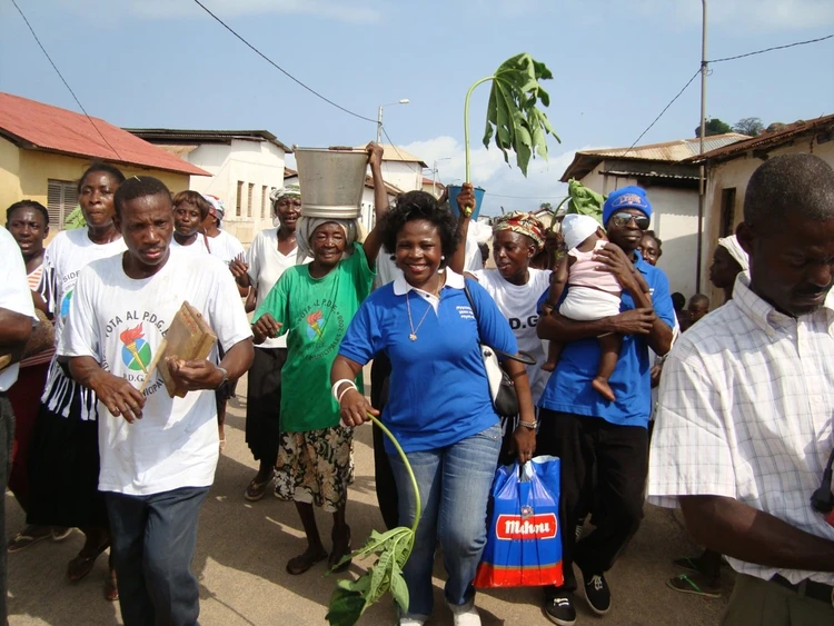 La población de Palea se une a la comitiva de recibimiento